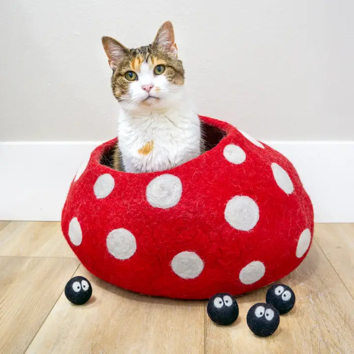 Eco Wool Red Mushroom Pet Cave